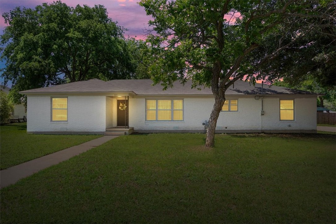 413 S Tyler Street, McGregor, Texas image 1