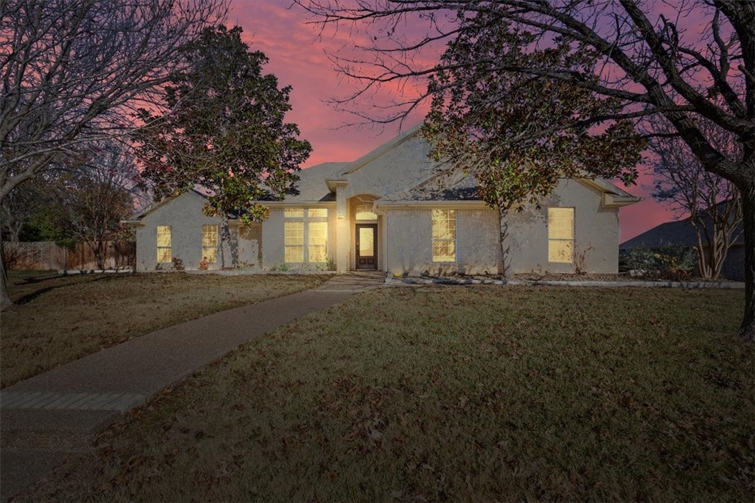 306 Cobblestone Lane, Crawford, Texas image 1