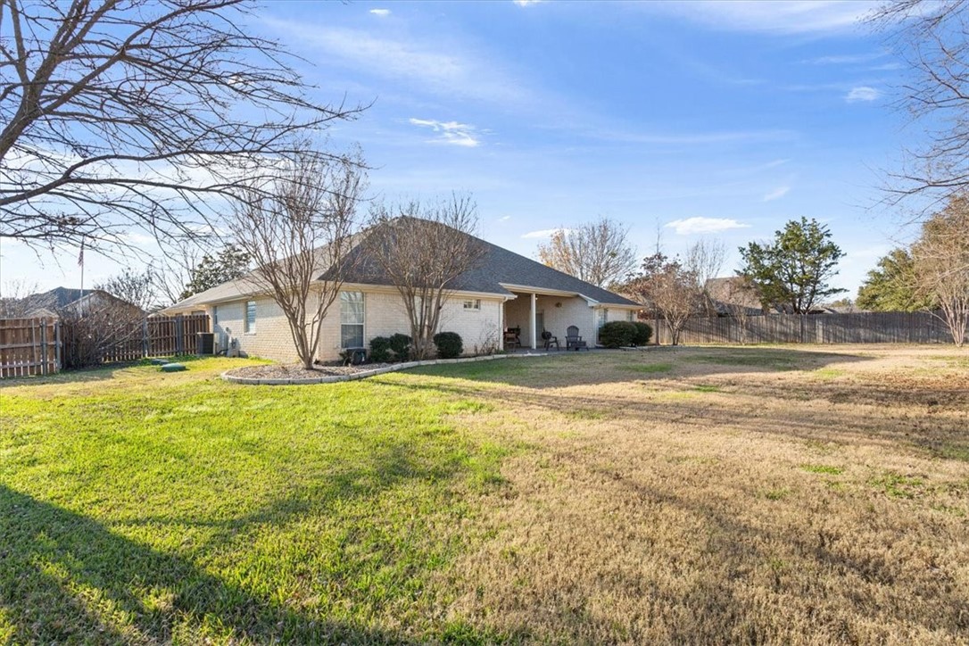 306 Cobblestone Lane, Crawford, Texas image 32