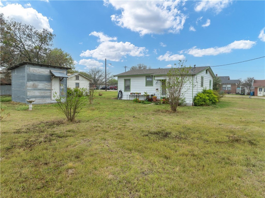 108 N Heflin Street, Frost, Texas image 16