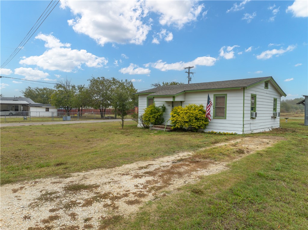 108 N Heflin Street, Frost, Texas image 1