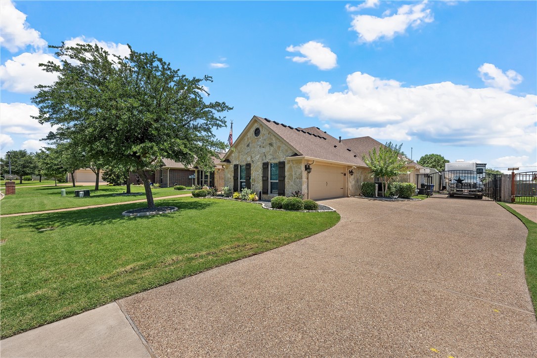 306 Silver Spur Trail, McGregor, Texas image 2