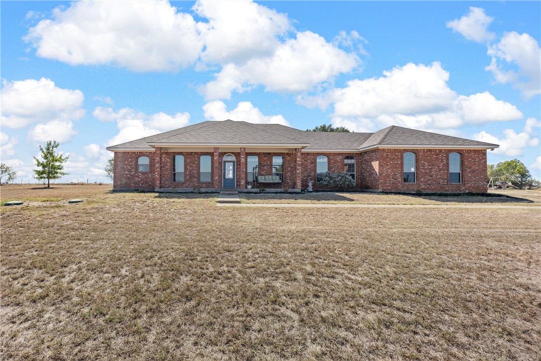 299 Twin Bends Road, Crawford, Texas image 1