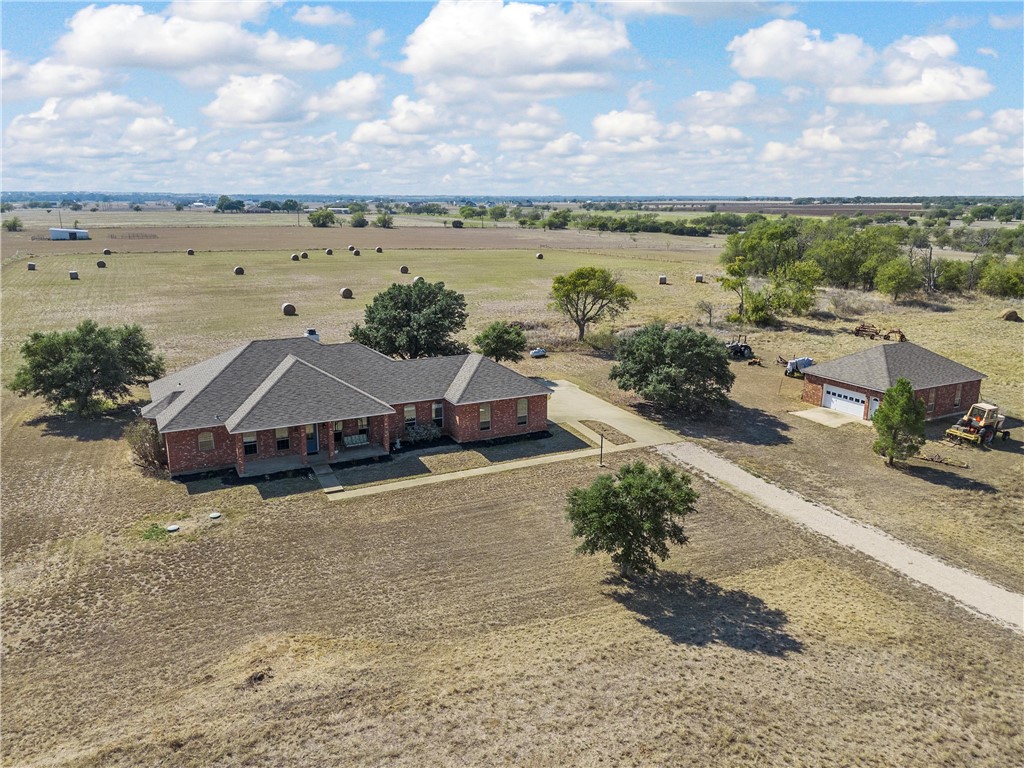 299 Twin Bends Road, Crawford, Texas image 37