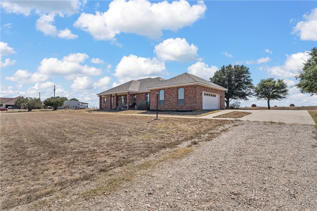 299 Twin Bends Road, Crawford, Texas image 4