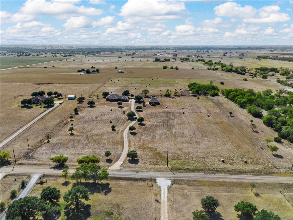 299 Twin Bends Road, Crawford, Texas image 32