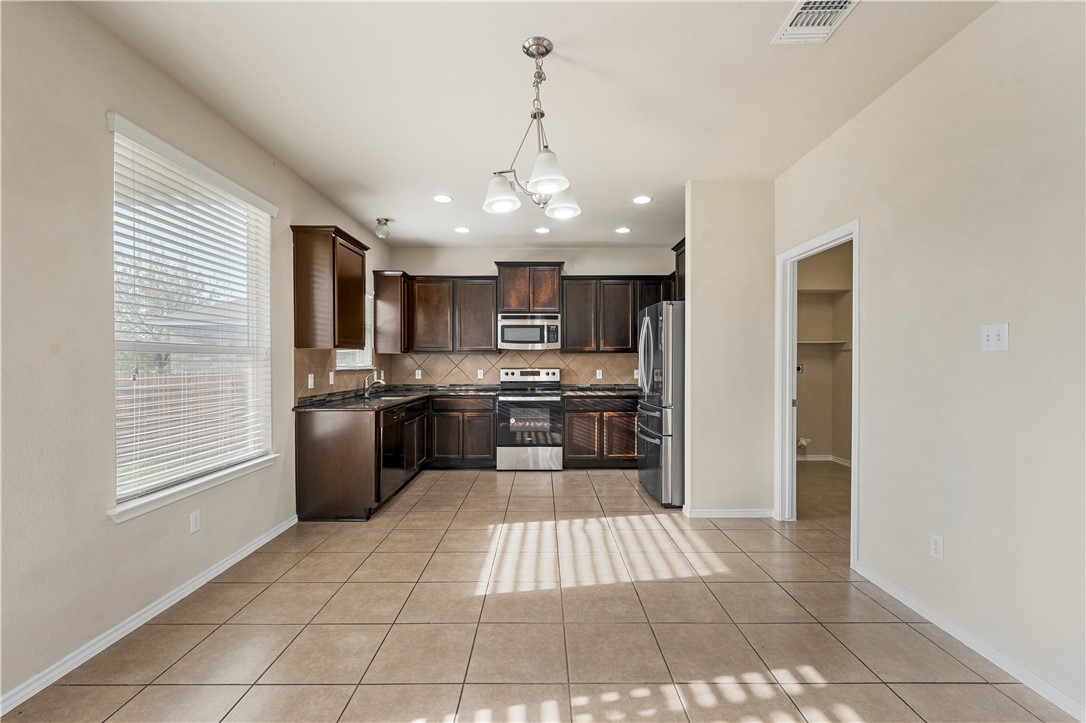 6608 Vista View Drive, Woodway, Texas image 8