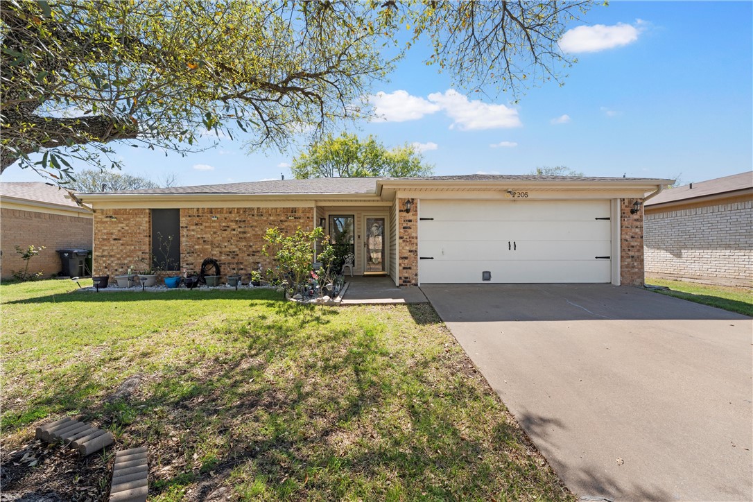 2205 Skylark Drive, Woodway, Texas image 2