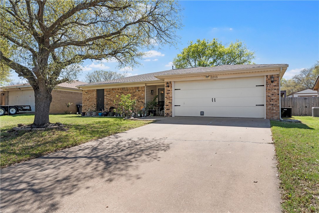 2205 Skylark Drive, Woodway, Texas image 3