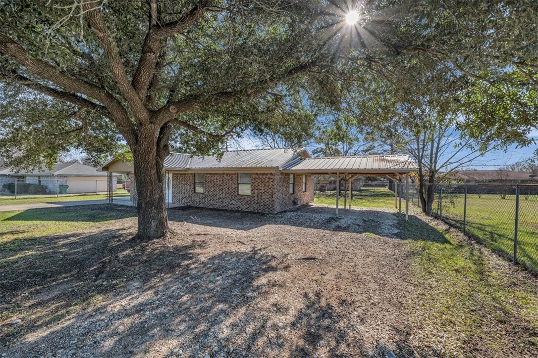 303 Heather St, Fairfield, Texas image 2