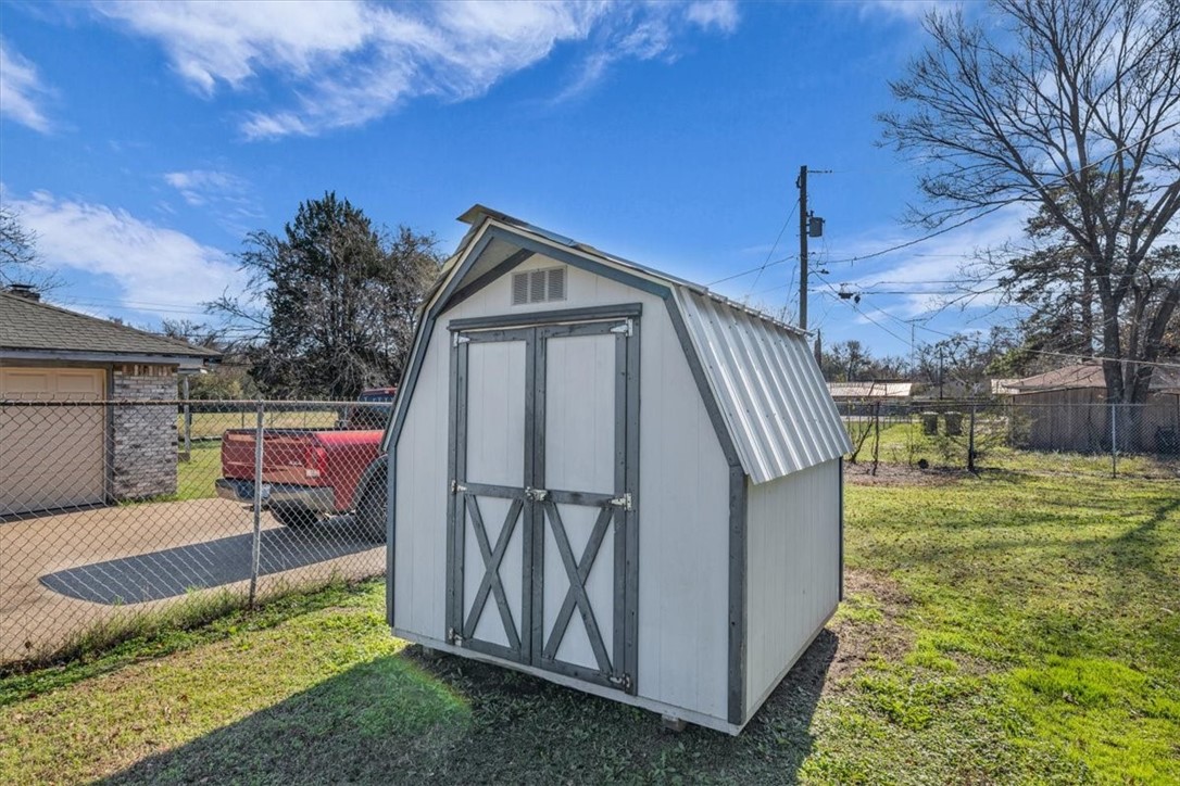 303 Heather St, Fairfield, Texas image 17