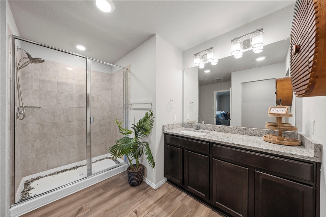 7009 Llano Drive, China Spring, Texas image 10