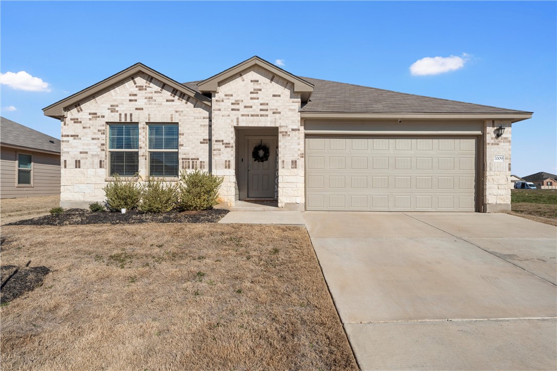 7009 Llano Drive, China Spring, Texas image 1