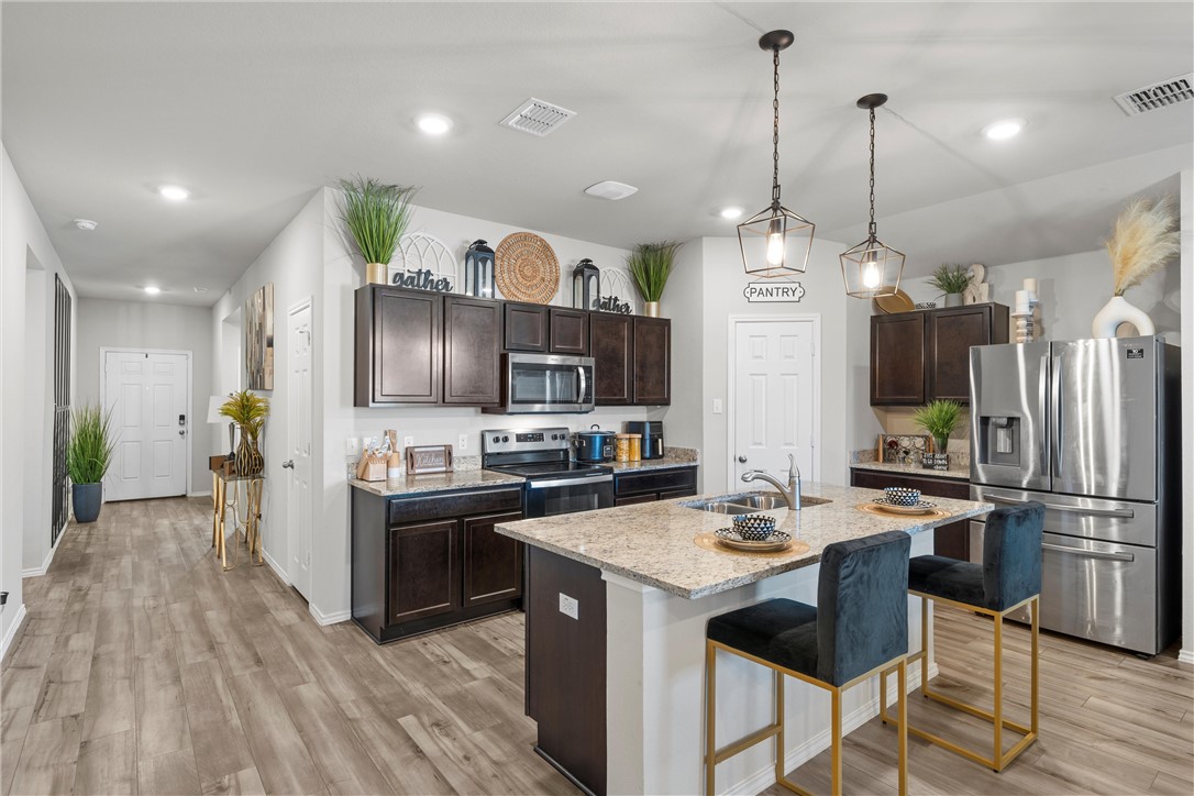 7009 Llano Drive, China Spring, Texas image 3
