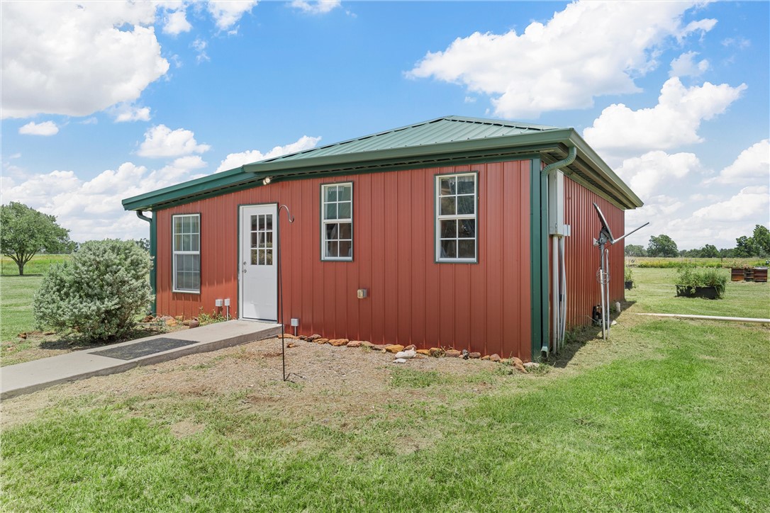 200 Cr 481e, Lott, Texas image 15