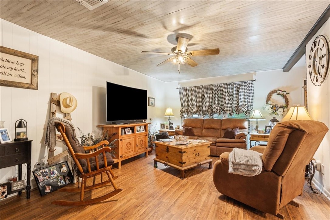 2103 White Street, Clifton, Texas image 7