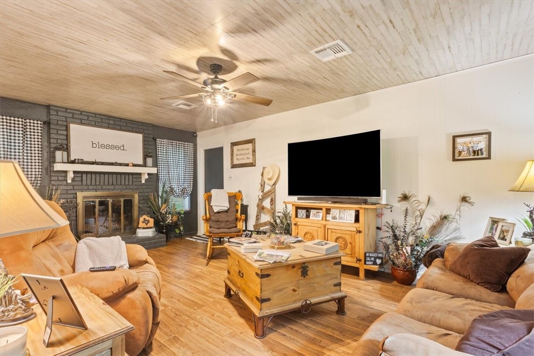 2103 White Street, Clifton, Texas image 4