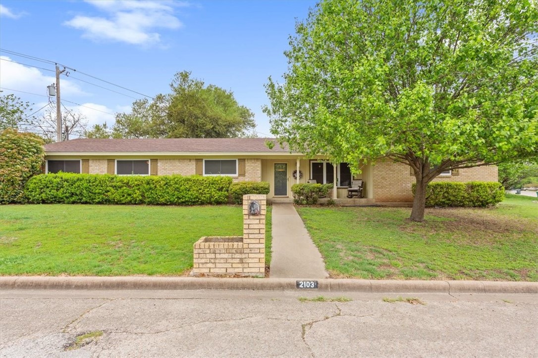 2103 White Street, Clifton, Texas image 2