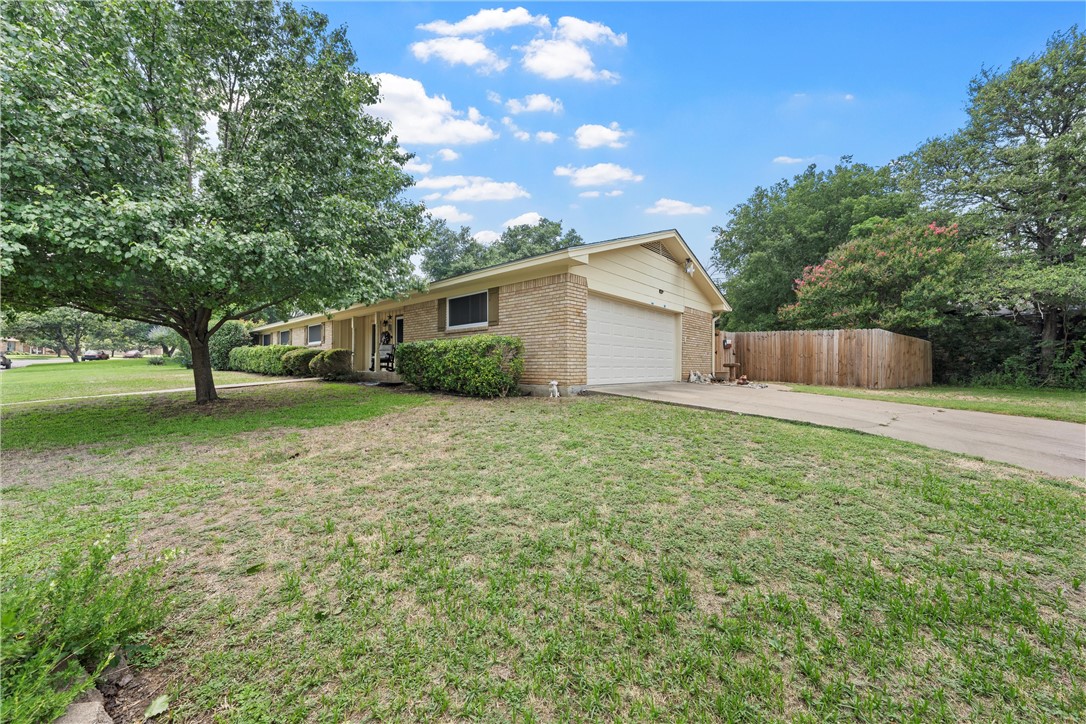 2103 White Street, Clifton, Texas image 2