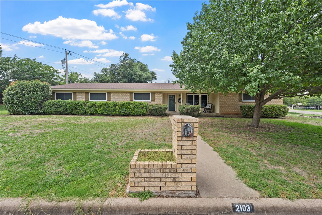 2103 White Street, Clifton, Texas image 1