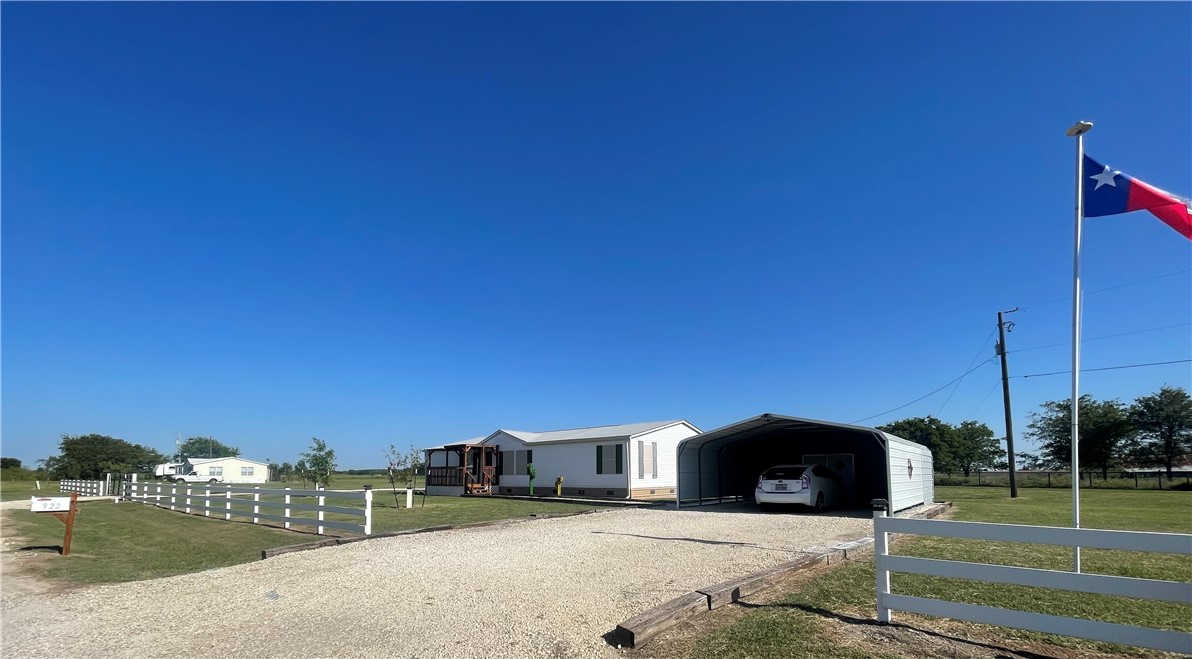 922 E Chad Street, Whitney, Texas image 3