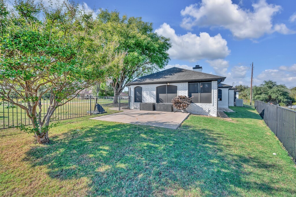 1211 Overlook Court, Whitney, Texas image 24