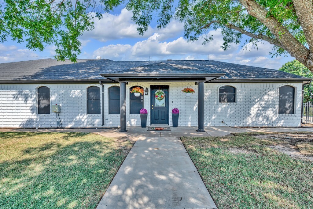 1211 Overlook Court, Whitney, Texas image 2