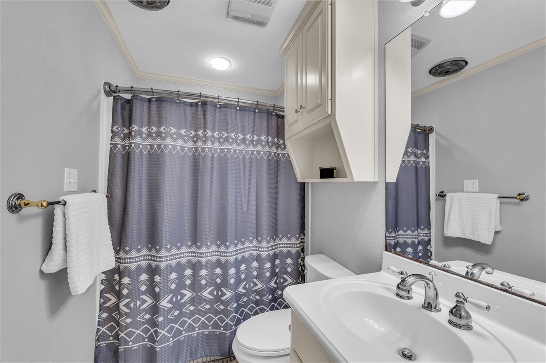 1354 S Fork Wiggins Road, West, Texas image 18