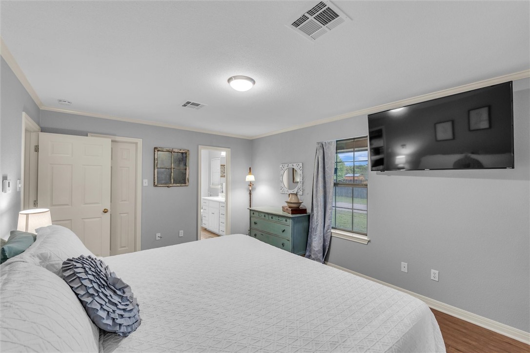 1354 S Fork Wiggins Road, West, Texas image 12
