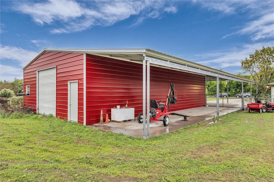 1354 S Fork Wiggins Road, West, Texas image 24