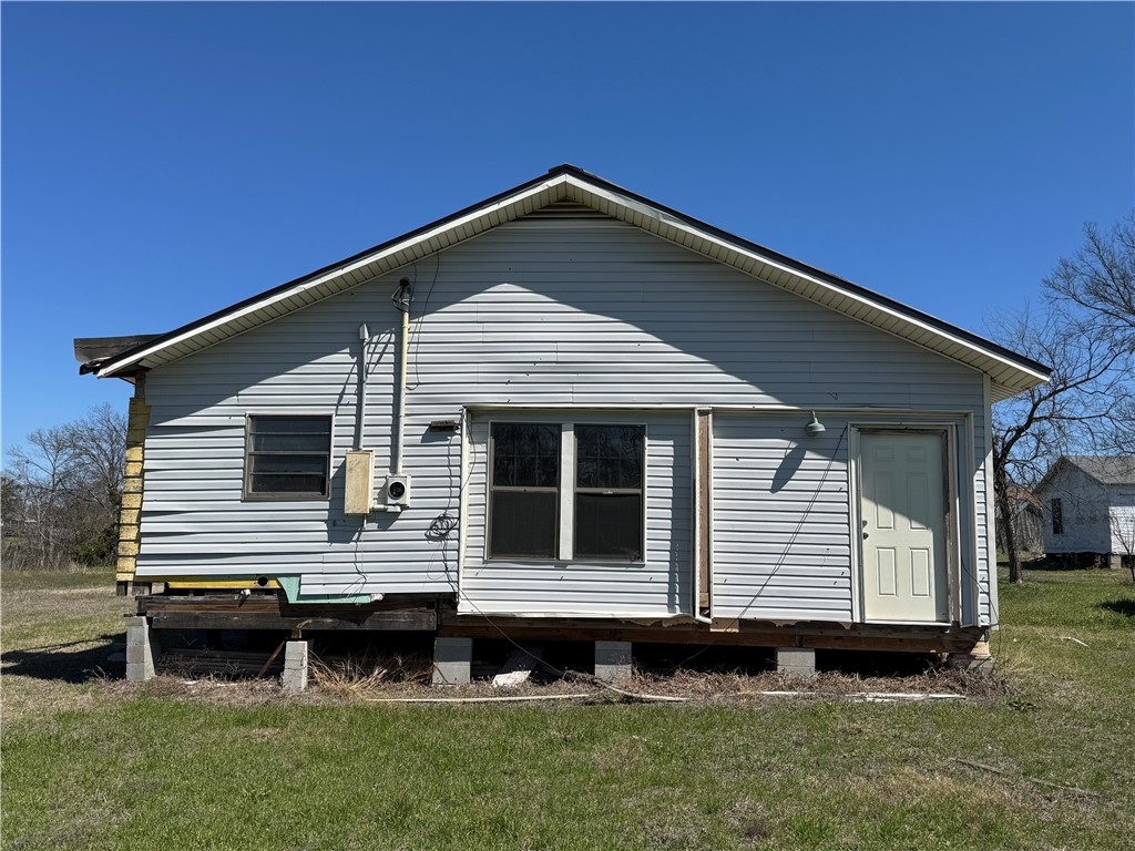 305 N 2nd Street, Lott, Texas image 6