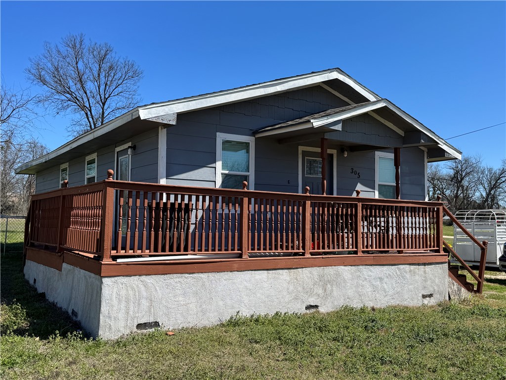 305 N 2nd Street, Lott, Texas image 4