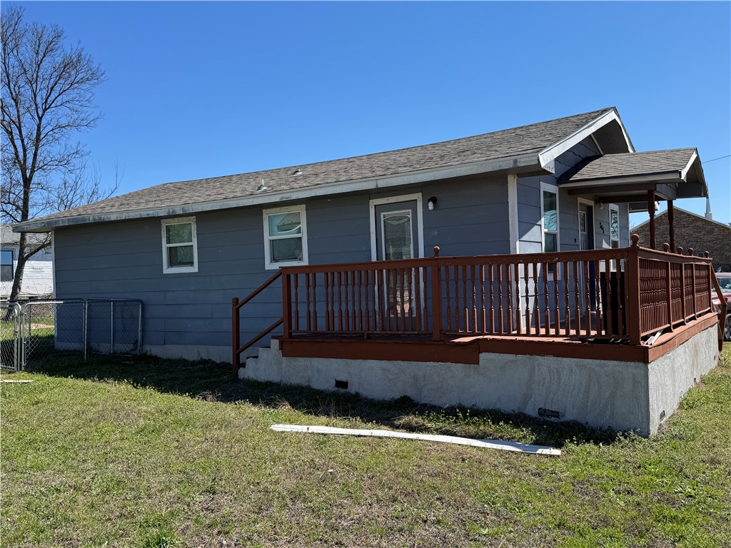 305 N 2nd Street, Lott, Texas image 5