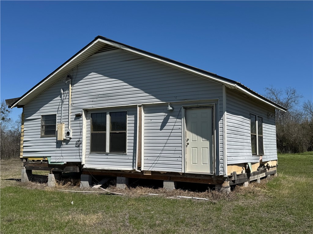 305 N 2nd Street, Lott, Texas image 8