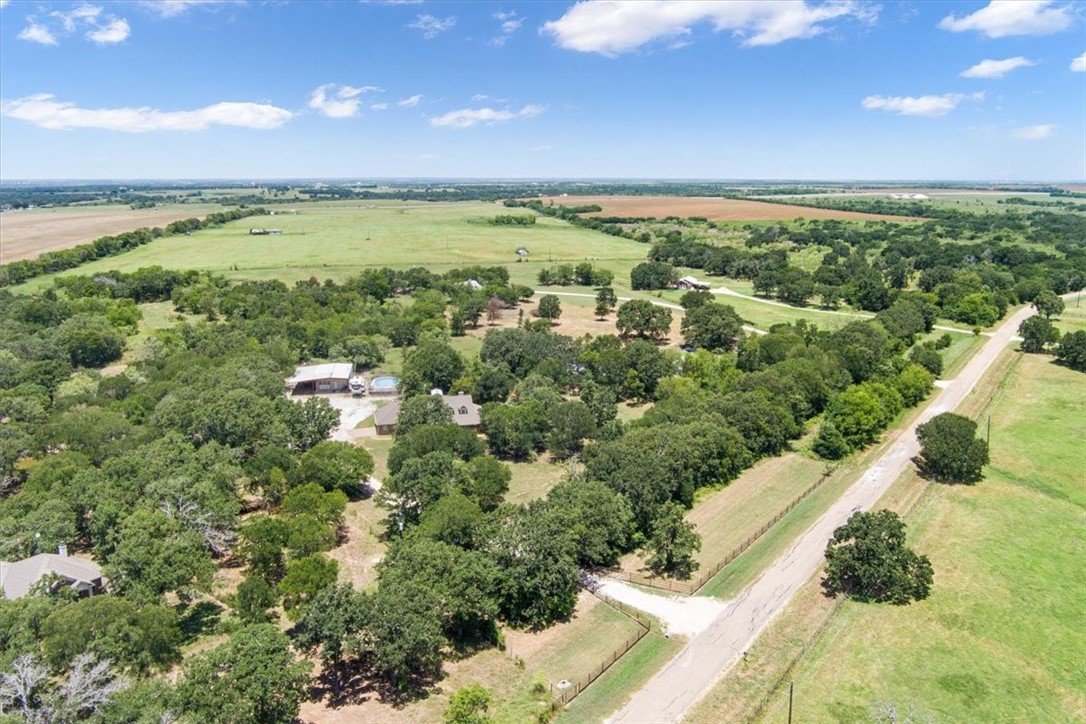 2935 Happy Swaner Lane, Axtell, Texas image 2