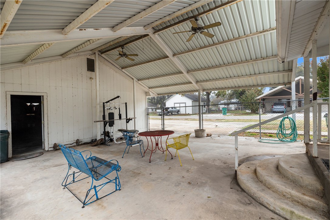 201 N 1st Street, Cranfills Gap, Texas image 33