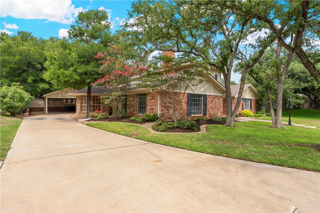 1608 Cherry Creek Drive, Woodway, Texas image 2