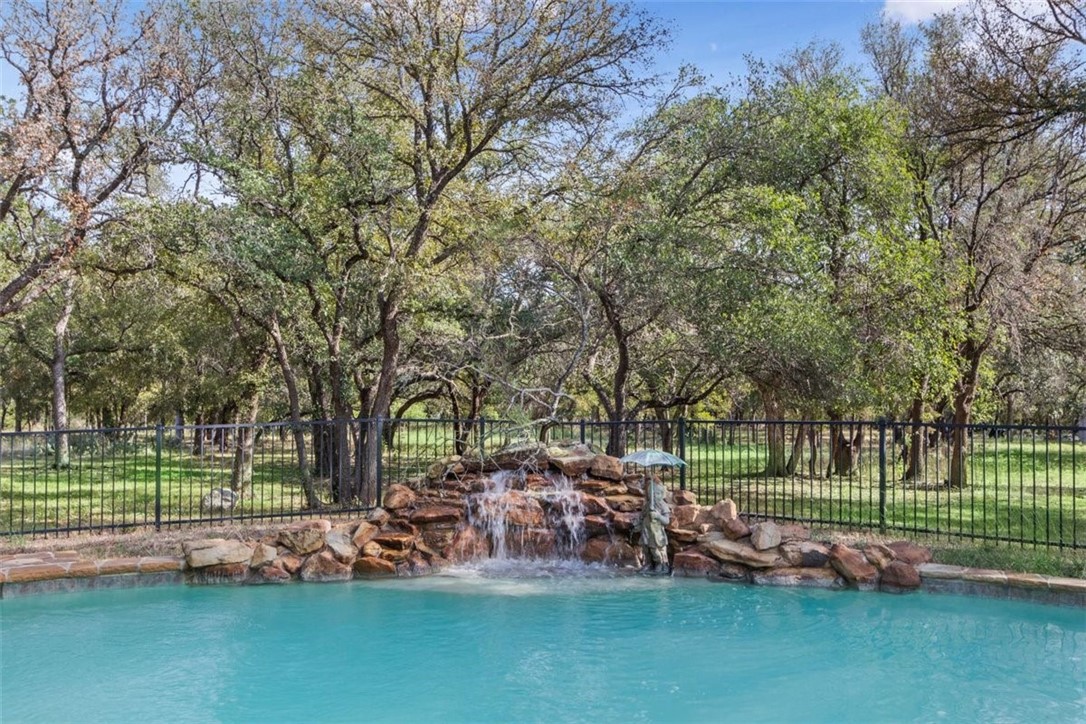 190 Winding Trail, Crawford, Texas image 1