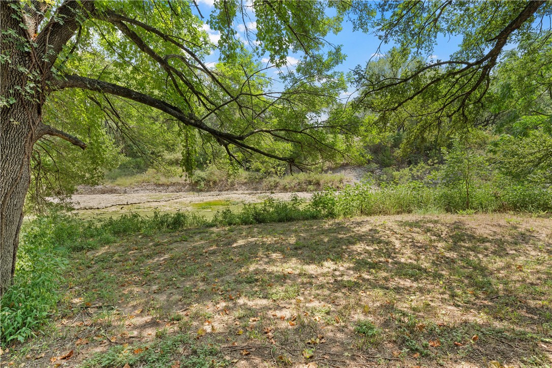 223 Oak Creek Circle, McGregor, Texas image 8