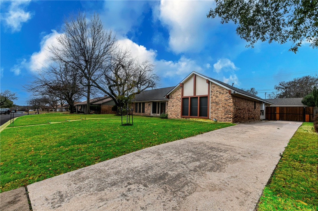 640 Ivy Ann Drive, Woodway, Texas image 27