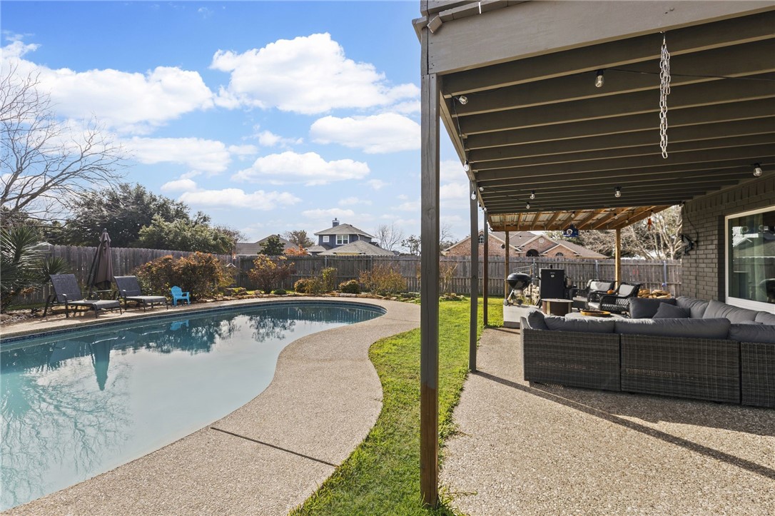 9001 Hour Glass Circle, Waco, Texas image 33