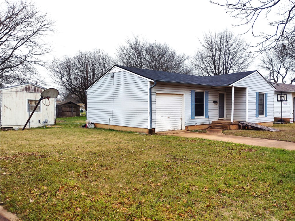 105 N Tyler Street, McGregor, Texas image 2