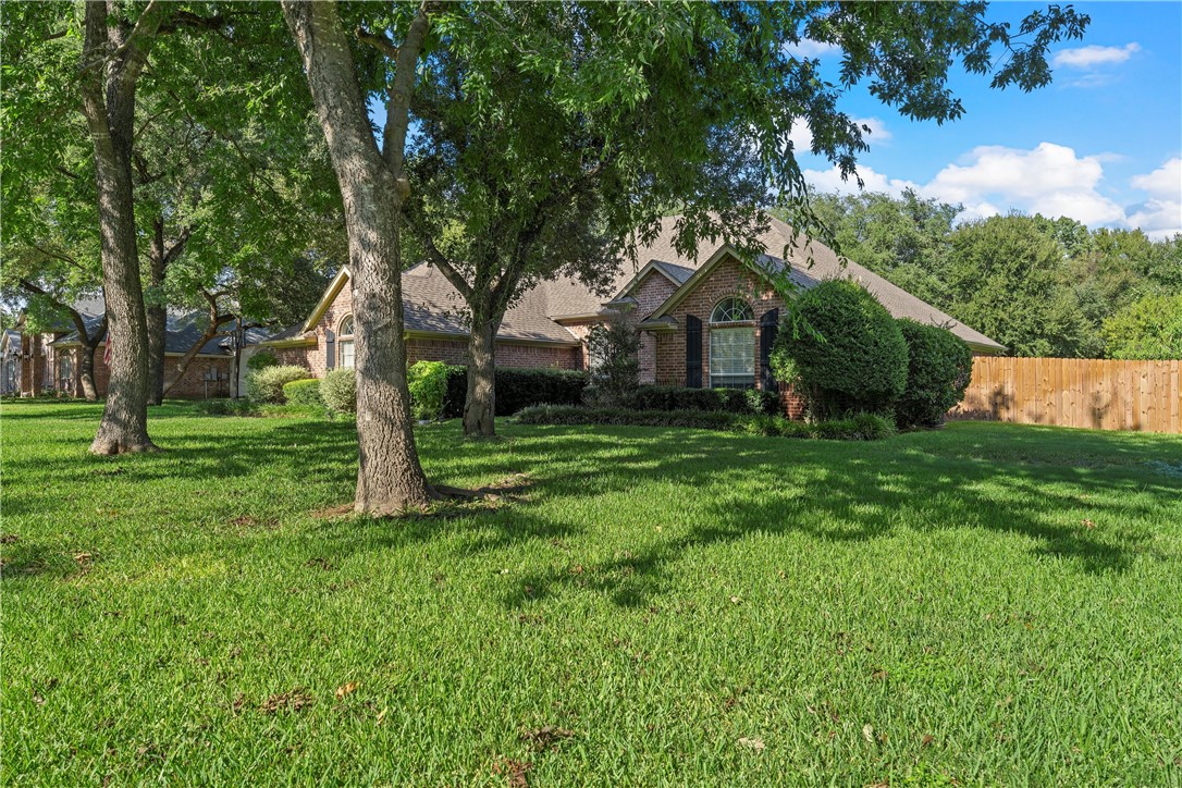 354 Elm Grove Circle, McGregor, Texas image 3