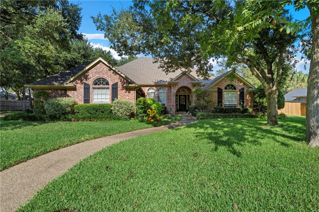 354 Elm Grove Circle, McGregor, Texas image 1