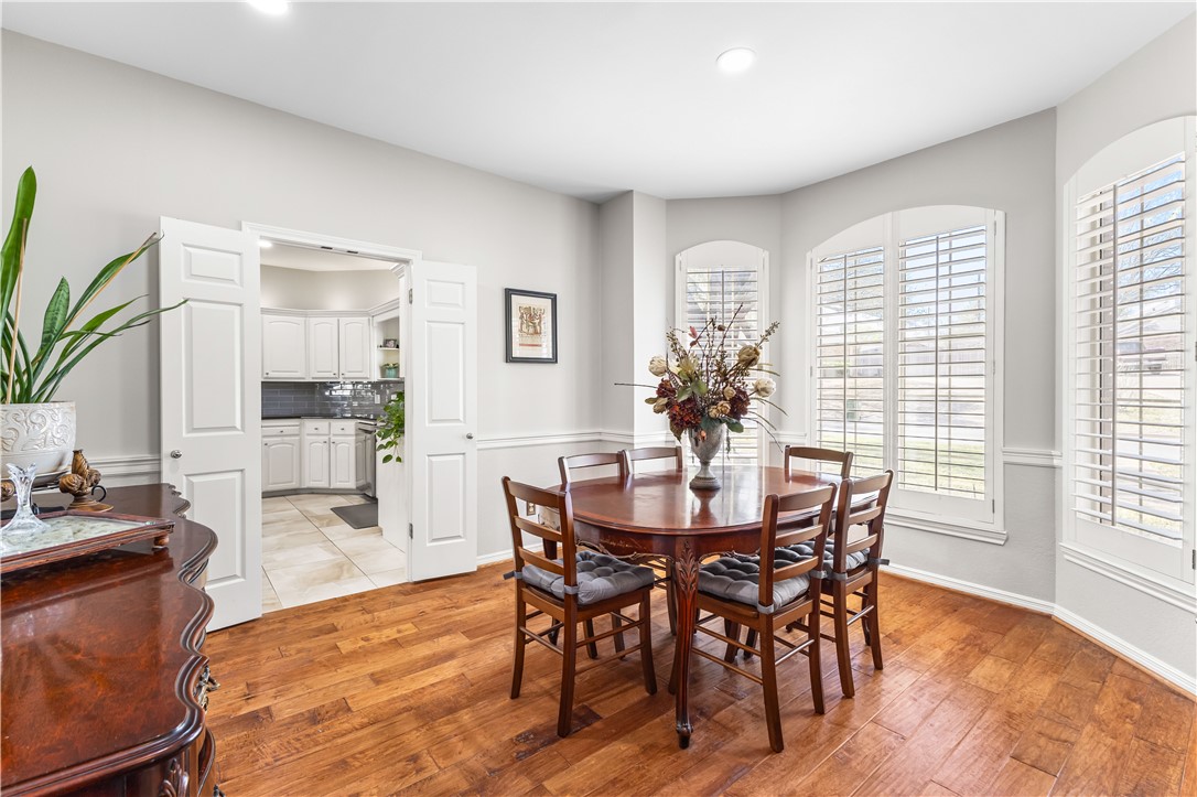 10001 Creek Bend Drive, Woodway, Texas image 4