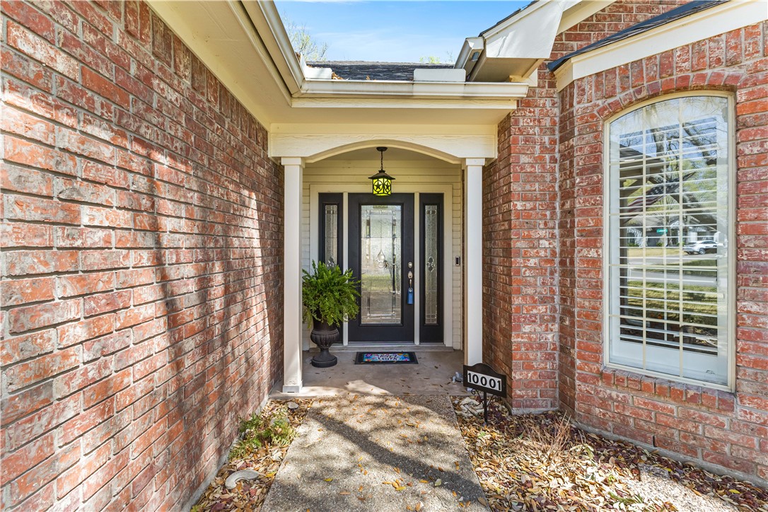 10001 Creek Bend Drive, Woodway, Texas image 2