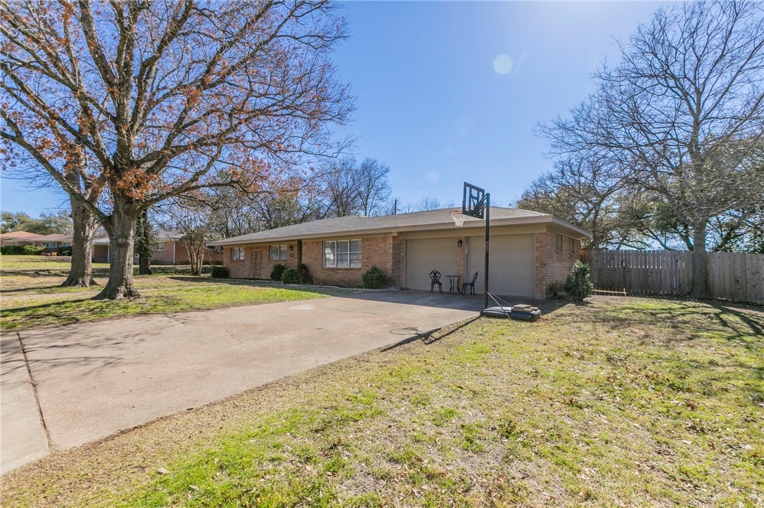 7758 E Fairway Road, Woodway, Texas image 16