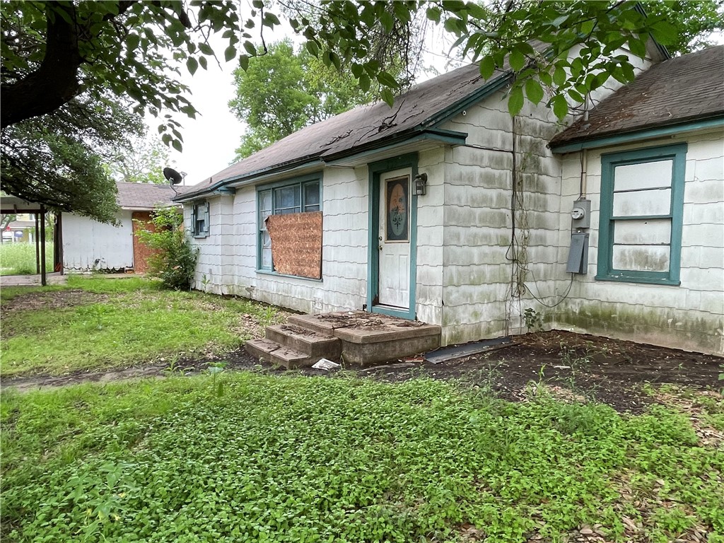 205 N Carpenter Street, Mart, Texas image 6