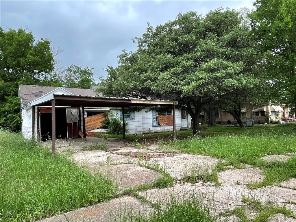 205 N Carpenter Street, Mart, Texas image 1