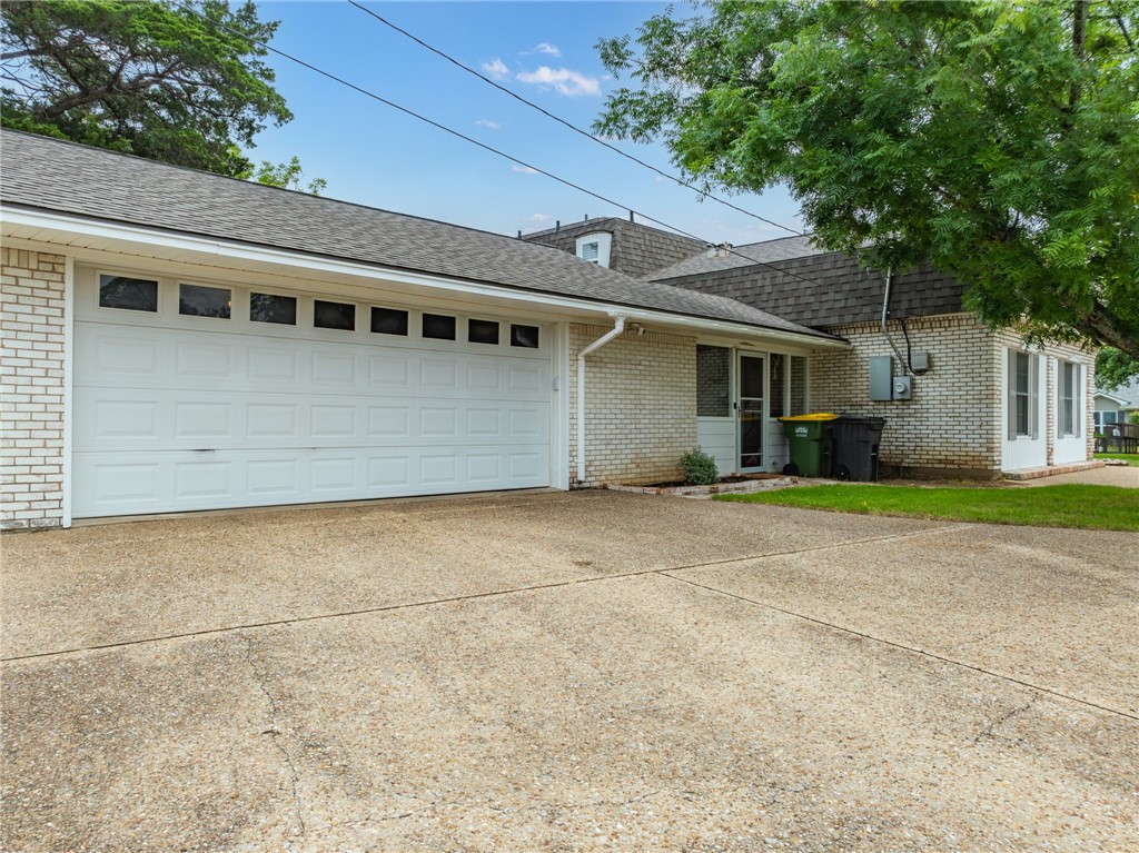 1116 Knotty Oaks Drive, Woodway, Texas image 49